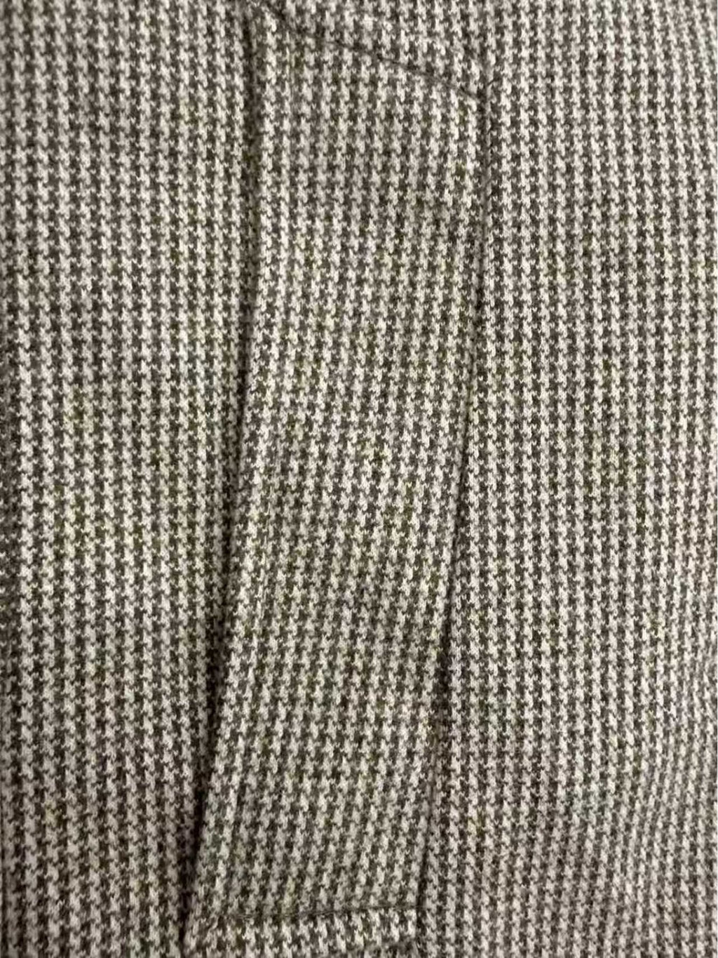 Collar and fastening detail of the men's houndstooth overcoat