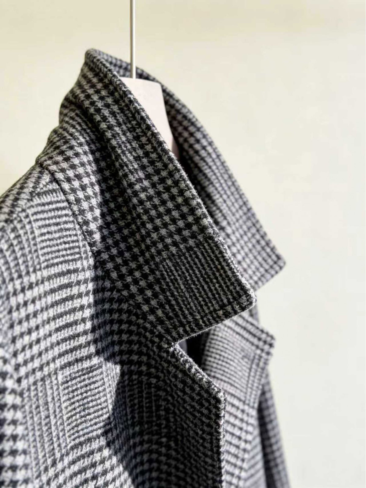 Back view of the men's houndstooth check coat