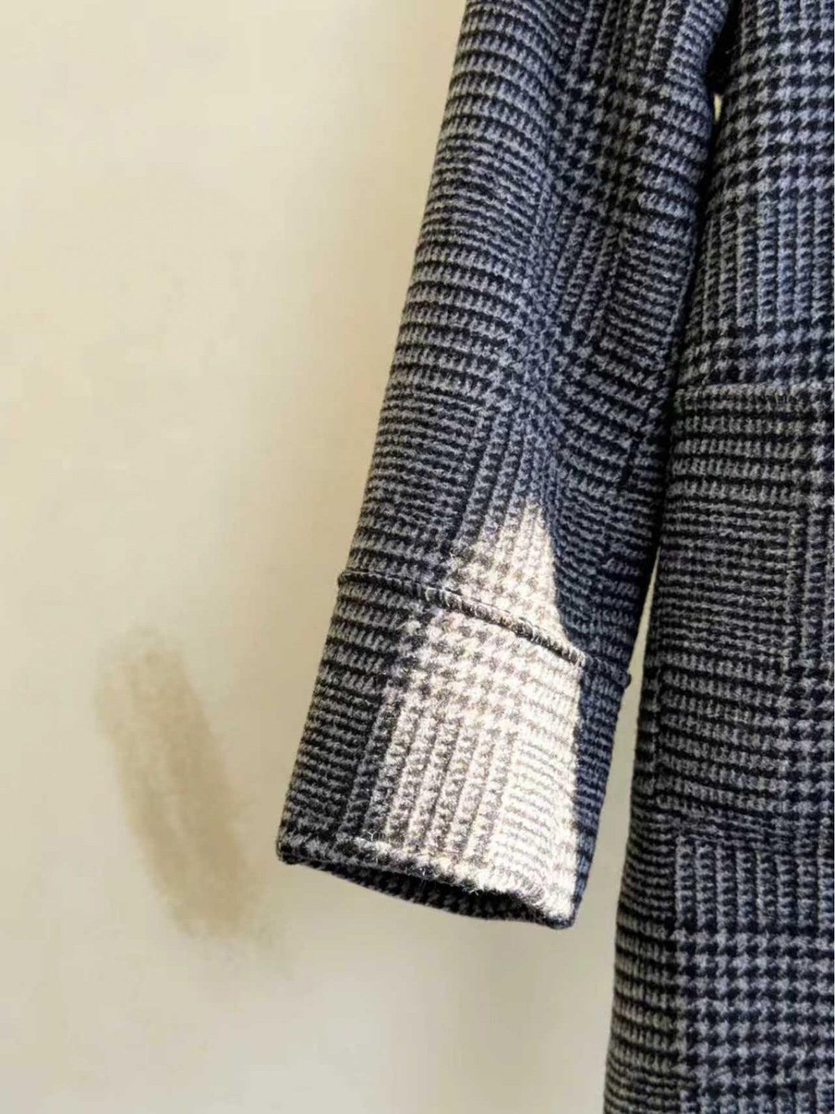Collar and fastening detail of the men's houndstooth check coat