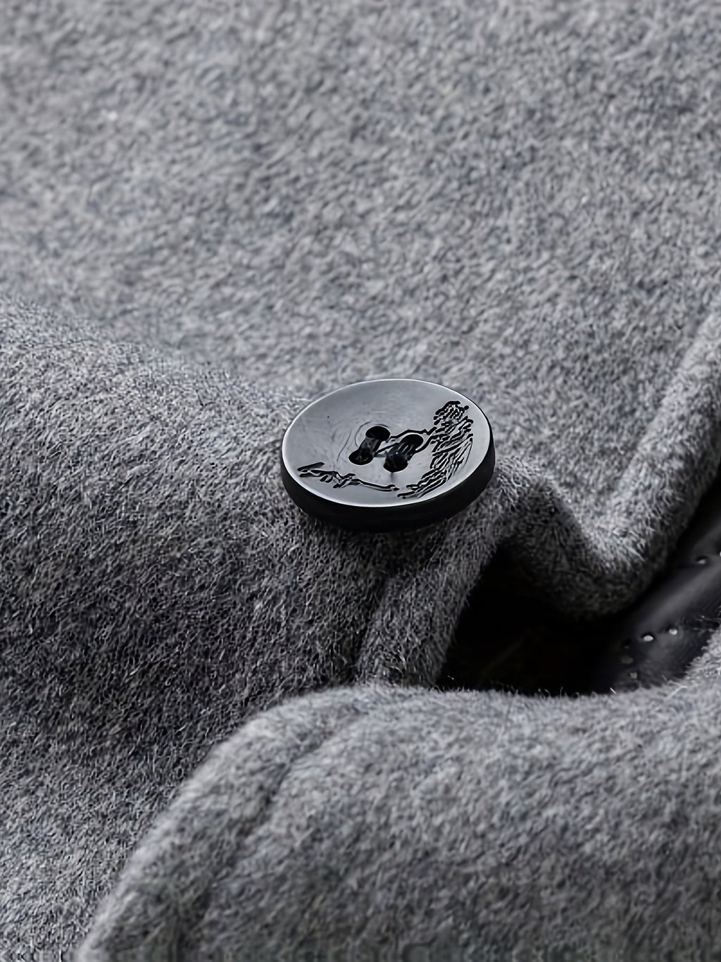 Collar and fastening detail of the men's knee-length wool overcoat