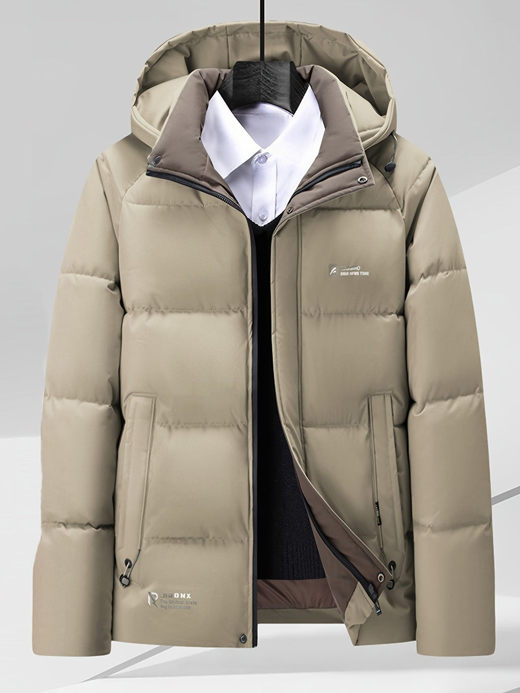 Pocket detail on the men's short hooded winter jacket